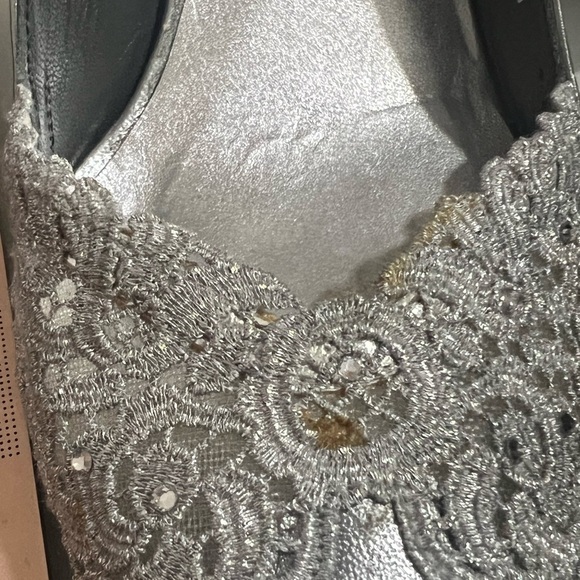 Stuart Weitzman Lace Elegant Silver Slingback Heels 8.5 Feminine Pointed Toe - Picture 10 of 10